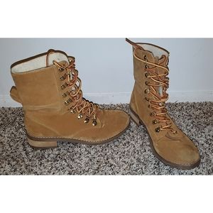 Brown lace up fur lined winter shoes